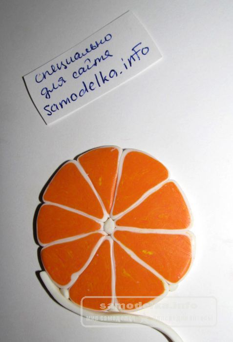  оборачиваем апельсин белой полоской 