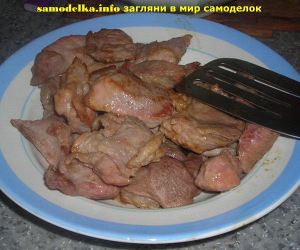 мясная запеканка с баклажанами фото рецепт - обжариваем мясо до румяной корочки