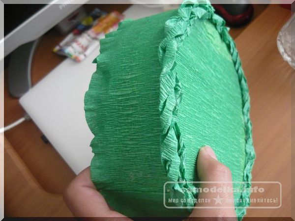 зеленая гофрированная бумага