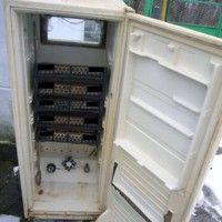 Самодельный инкубатор из холодильника с переворотом яиц своими руками