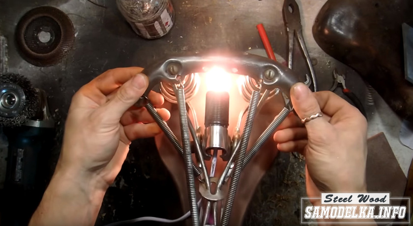 Процесс изготовления светильника из старого велосипедного седла своими руками
